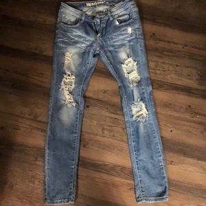 Destroyed skinny jeans